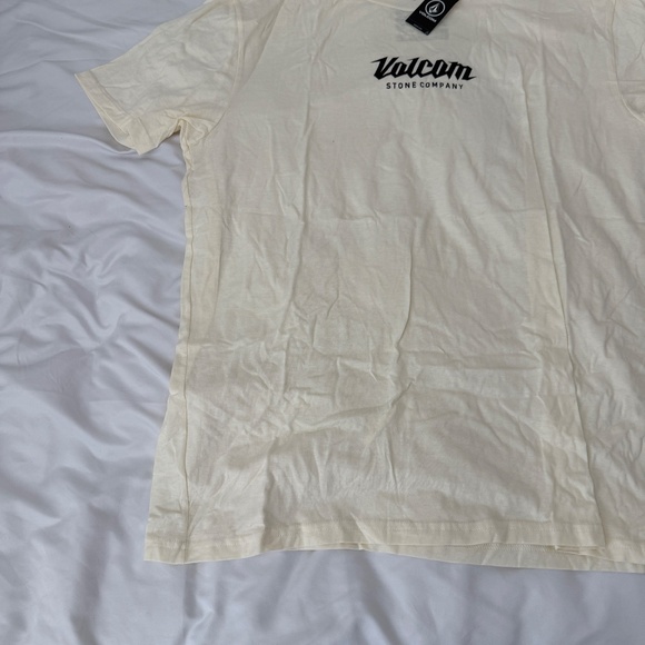 volcom short sleeve top  size XL  details: -NWT -short sleeve top  -100% cotton - Picture 2 of 3